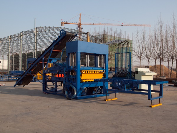 東岳機械集團免燒磚機