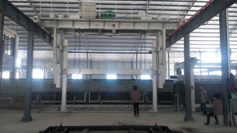 反轉(zhuǎn)吊車