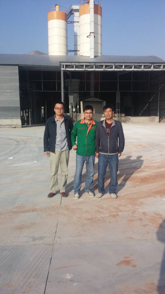 東岳機(jī)械集團(tuán)技術(shù)人員